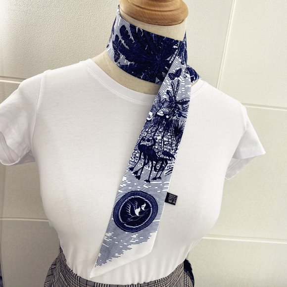 Geometric print blue twilly scarf - Picture 5 of 10